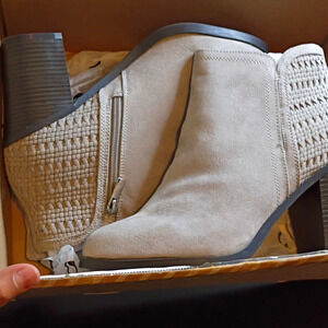 Journeys Women’s Beige Faux Suede Ankle Bootie Almond Toe Zip Block Heel 12